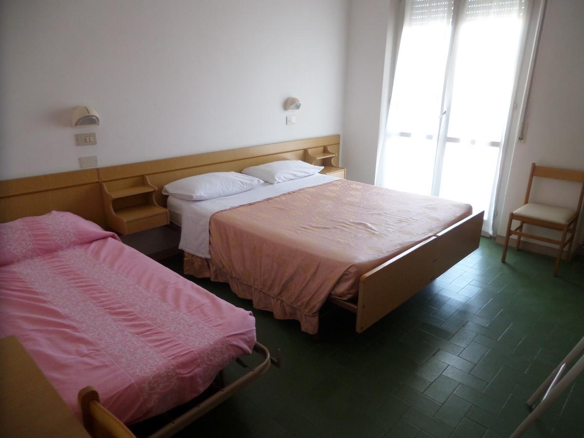 Hotel Savini Rimini Zimmer foto