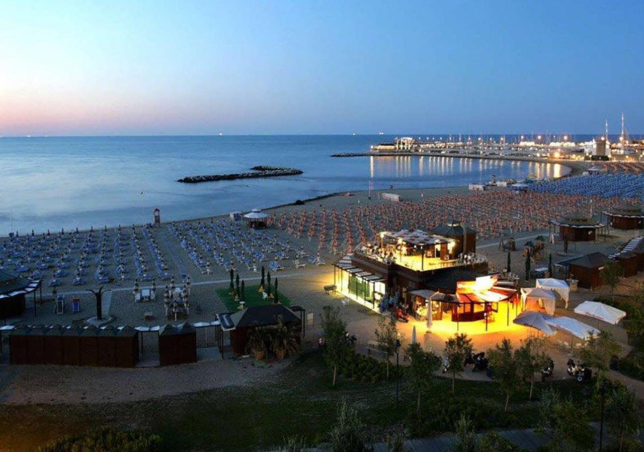 Hotel Savini Rimini Exterior foto